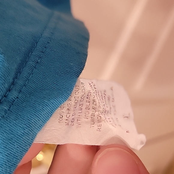 Like New Giraffe with Sunglasses Graphic T-Shirt - Picture 5 of 6